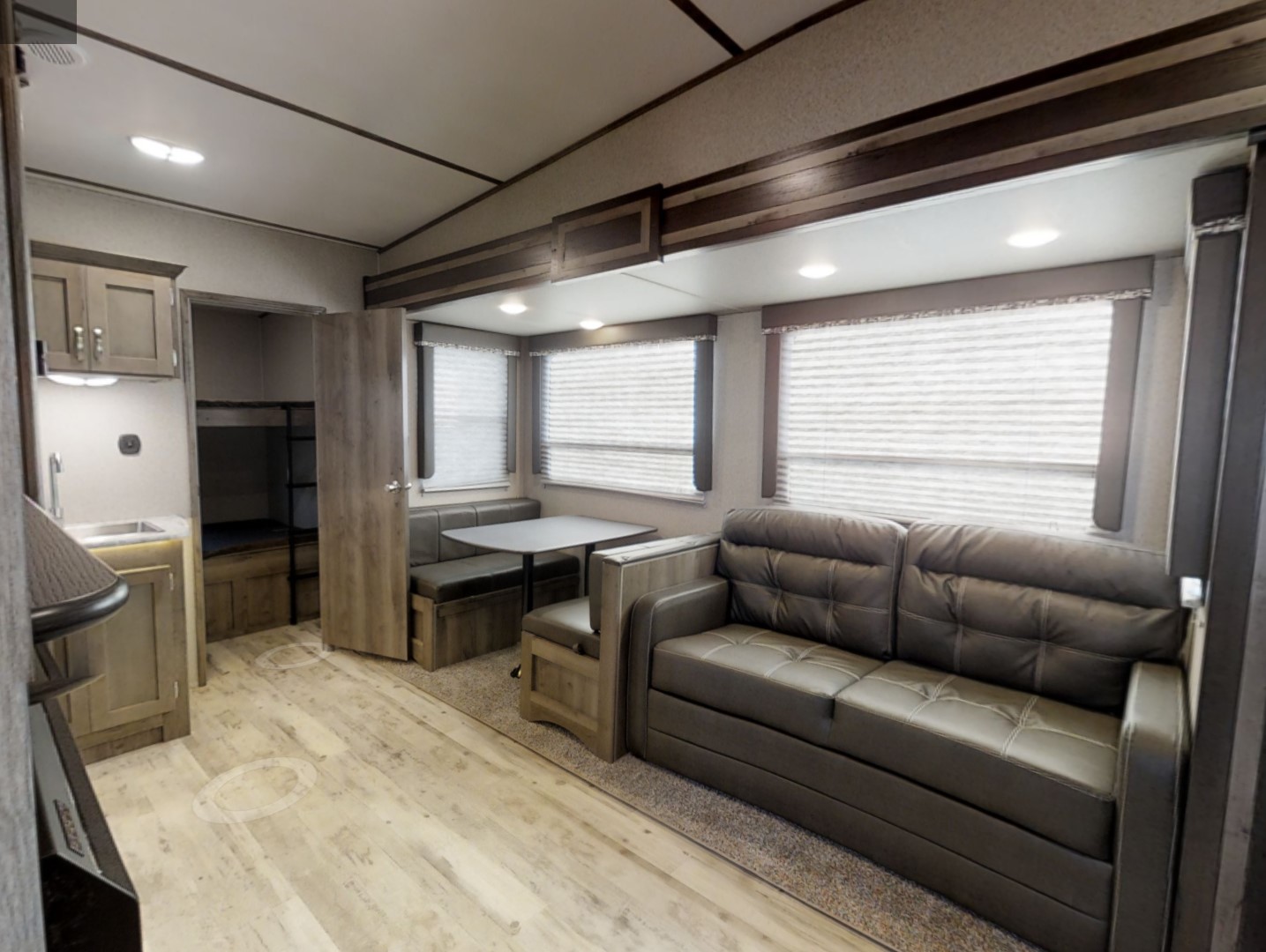 Bunk Room 5th Wheel With Outside