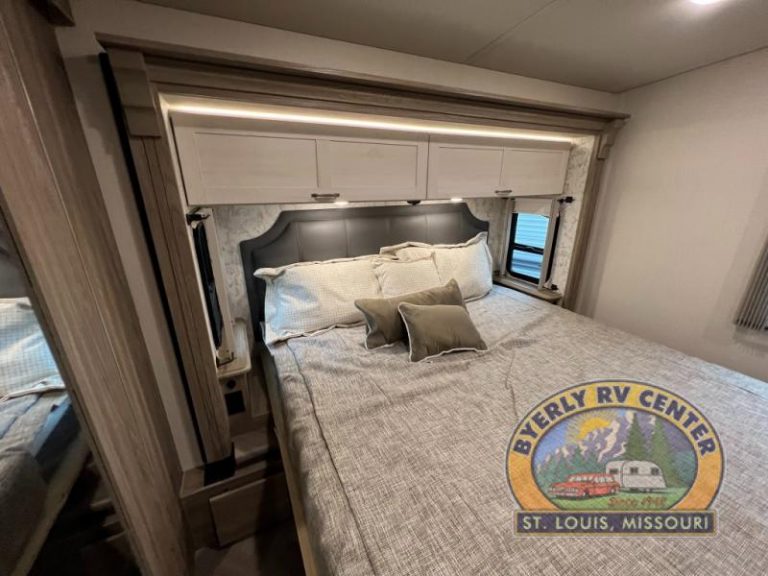 2024 Winnebago Adventurer Motorhome